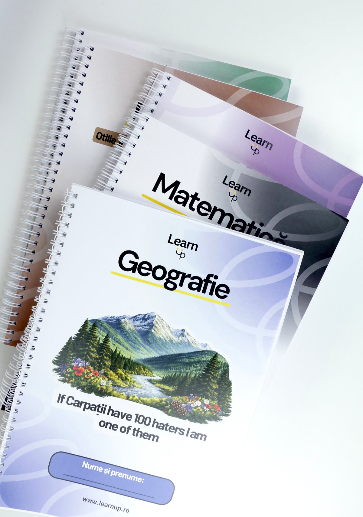 Caiet cu foi albe (veline) pentru Matematică A4 cu Spiră – 80 File